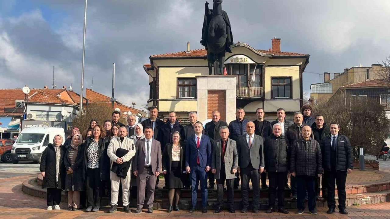 Tavşanlı’da vergi haftası kutlamaları çelenk sunumu ile başladı