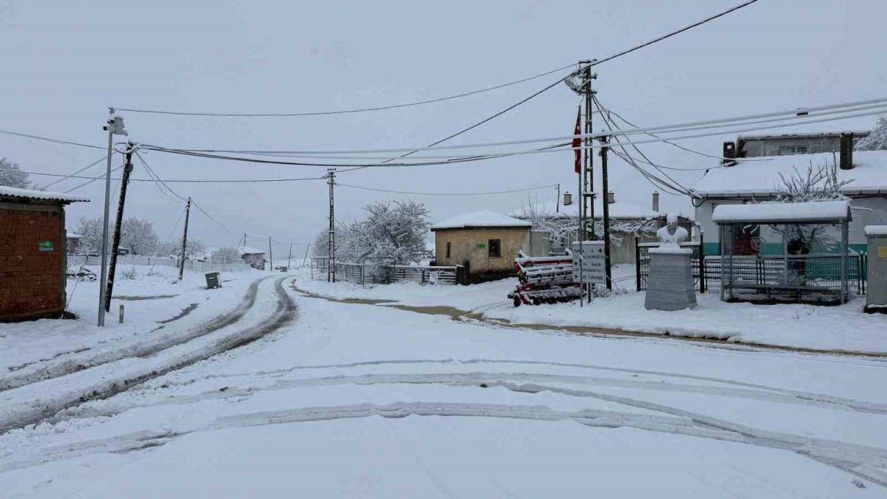 Tekirdağ’ın yüksek kesimleri karla kaplandı