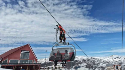 Teleferikte mahsur kalanlar başarılı bir operasyonla kurtarıldı