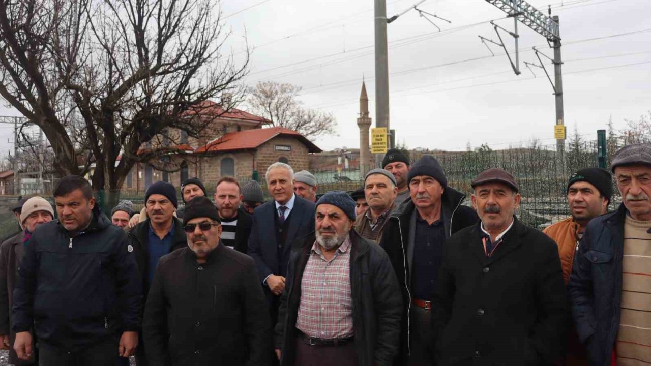 Teravih namazı için 5 kilometre yürümek istemiyorlar