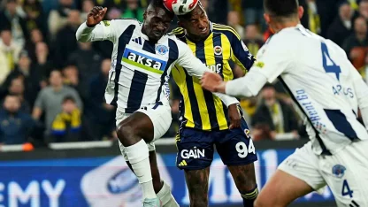 Trendyol Süper Lig: Fenerbahçe: 0 - Kasımpaşa: 0 (İlk yarı)