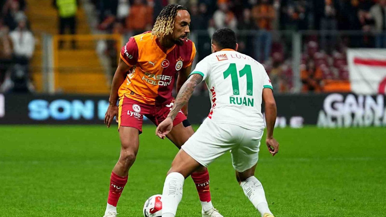 Trendyol Süper Lig: Galatasaray: 1 - Corendon Alanyaspor: 0 (İlk yarı)