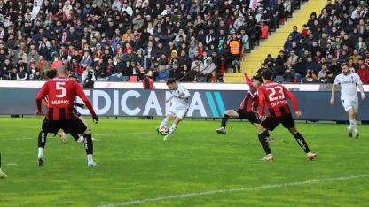 Trendyol Süper Lig: Gaziantep FK: 1 - Trabzonspor: 2 (Maç sonucu)