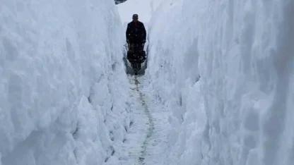 Tunceli’de kar kalınlığı insan boyunu geçti