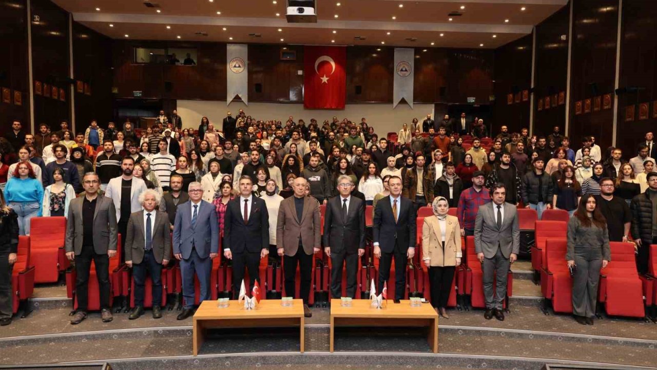 Türk Astronot Tuva Cihangir Atasever, ERÜ öğrencileri ile bir araya geldi