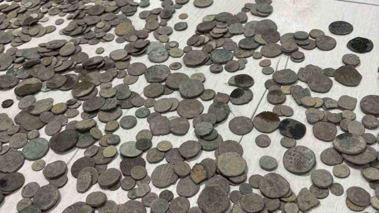 Türkiye’den kaçırılan binlerce sikke ve obje komşuya takıldı