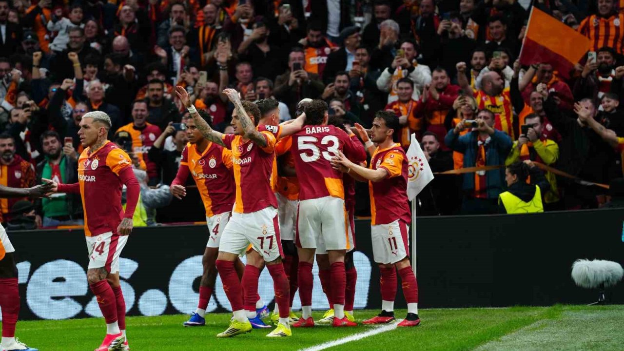 UEFA Şampiyonlar Ligi: Galatasaray: 1 - Juventus: 2 (İlk yarı)