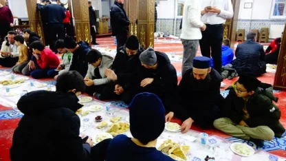 Ümmet iftarında gönüller bir oldu
