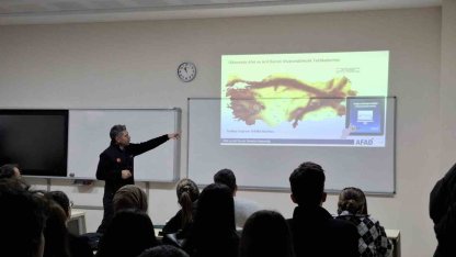 Üniversite öğrencilerine ve akademik personele afet eğitimi