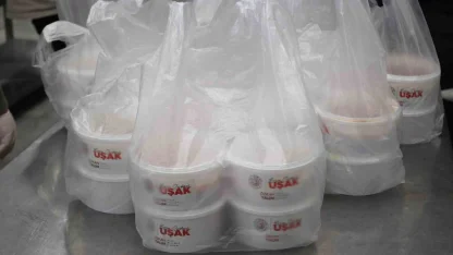 Uşak Belediyesinden ihtiyaç sahibi ailelere ramazan ayı boyunca kesintisiz destek