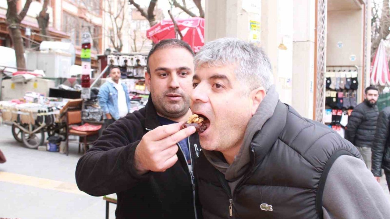 Uzman diyetisyenden iftar ve sahur arasında 2 litre su tüketimi önerisi