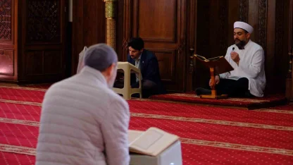 Van’da asırlık mukabele geleneği manevi atmosferde devam ediyor