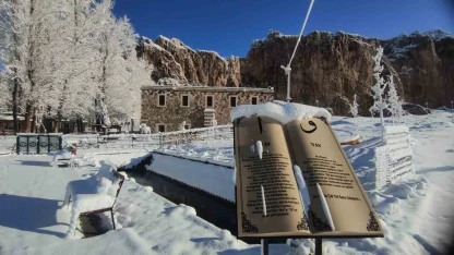 Van’da gece yağan kar kartpostallık manzaralar oluşturdu