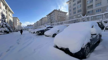 Van’da kış mevsiminin son günlerinde kar bereketi