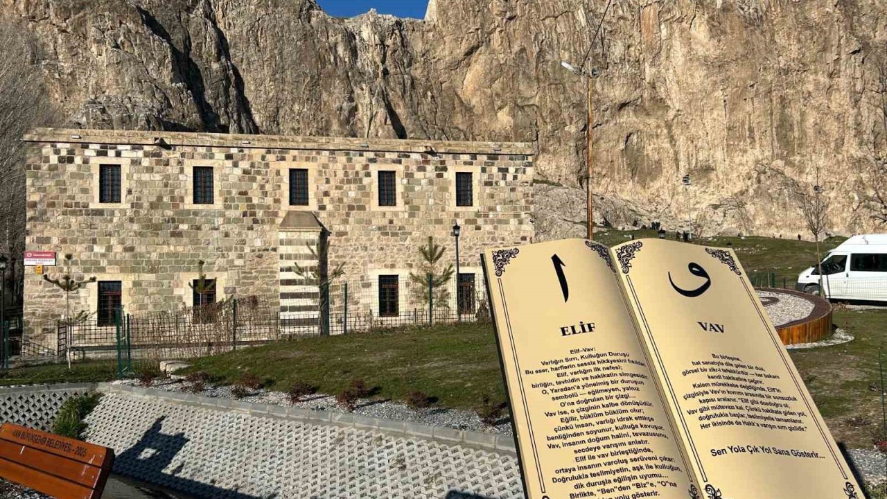 Van’da Ramazan öncesi manevi atmosfer tarihi camide yaşanıyor