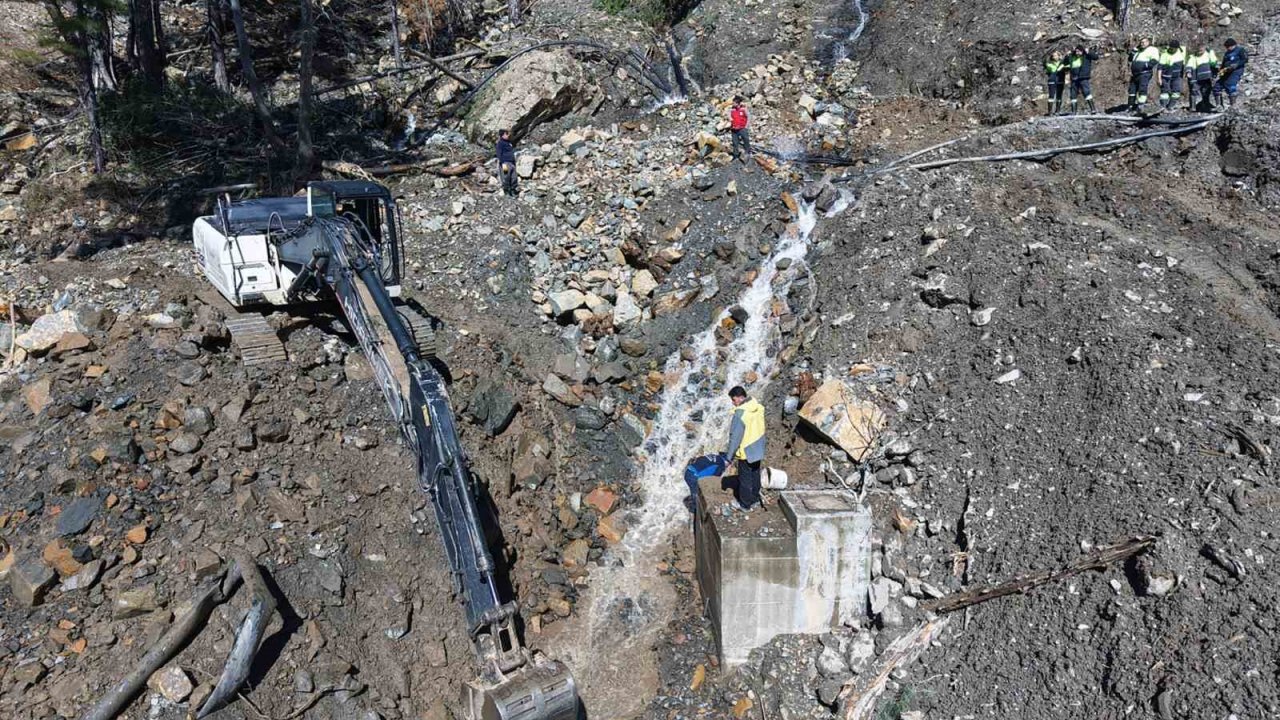 Yağışlarda zarar gören su isale hattı yenileniyor