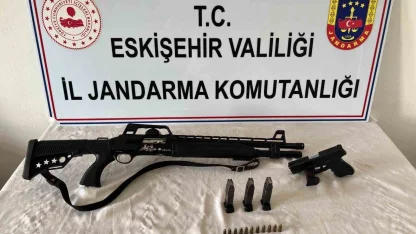 Yasa dışı silah ticareti yapan şahıs jandarmadan kaçamadı