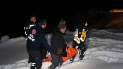 Yolu karla kapanan ve elektrikleri kesik olan köyde oksijensiz kalan hastanın imdadına yetiştiler