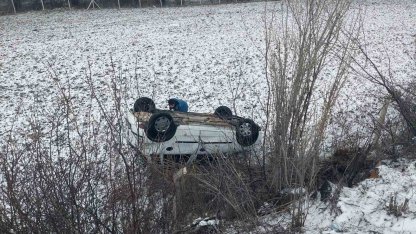 Yozgat’ta direksiyon hakimiyeti kaybedilen araç takla attı