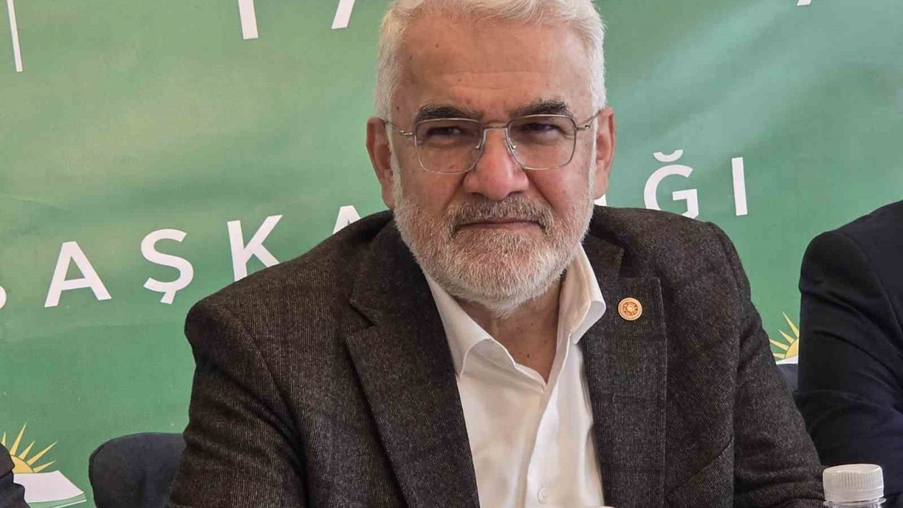 Zekeriya Yapıcıoğlu: "Aileyi güçlendiren ve evlilikleri destekleyen projeler hayata geçirilmeli"