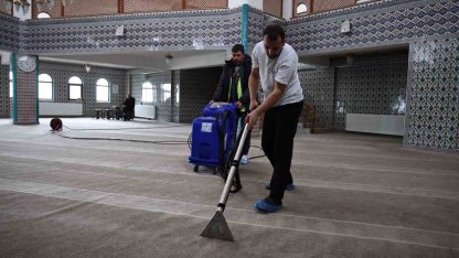 Zonguldak’ta camilerde Ramazan temizliği
