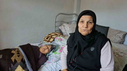 Zonguldak’ta yalnız yaşayan yatalak kadına komşuları sahip çıkıyor