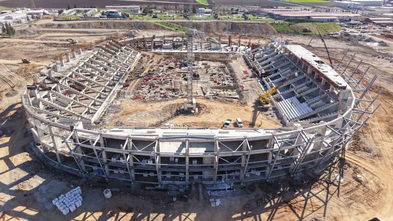 2 milyar TL’lik yatırımla Kahramanmaraş’a kazandırılan yeni stadyum yükseliyor