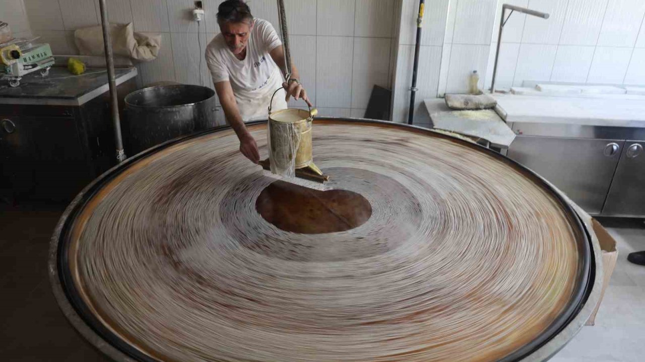 45 yıllık bakır ocakta geleneksel tel kadayıf