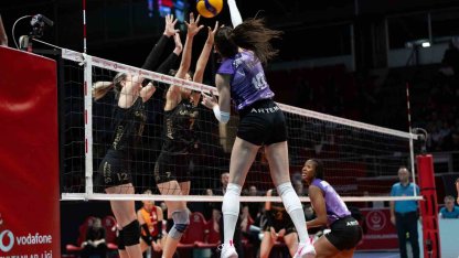 5 setlik derbinin galibi Eczacıbaşı Dynavit