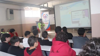 605 öğrenciye güvenli teknoloji kullanımı eğitimi