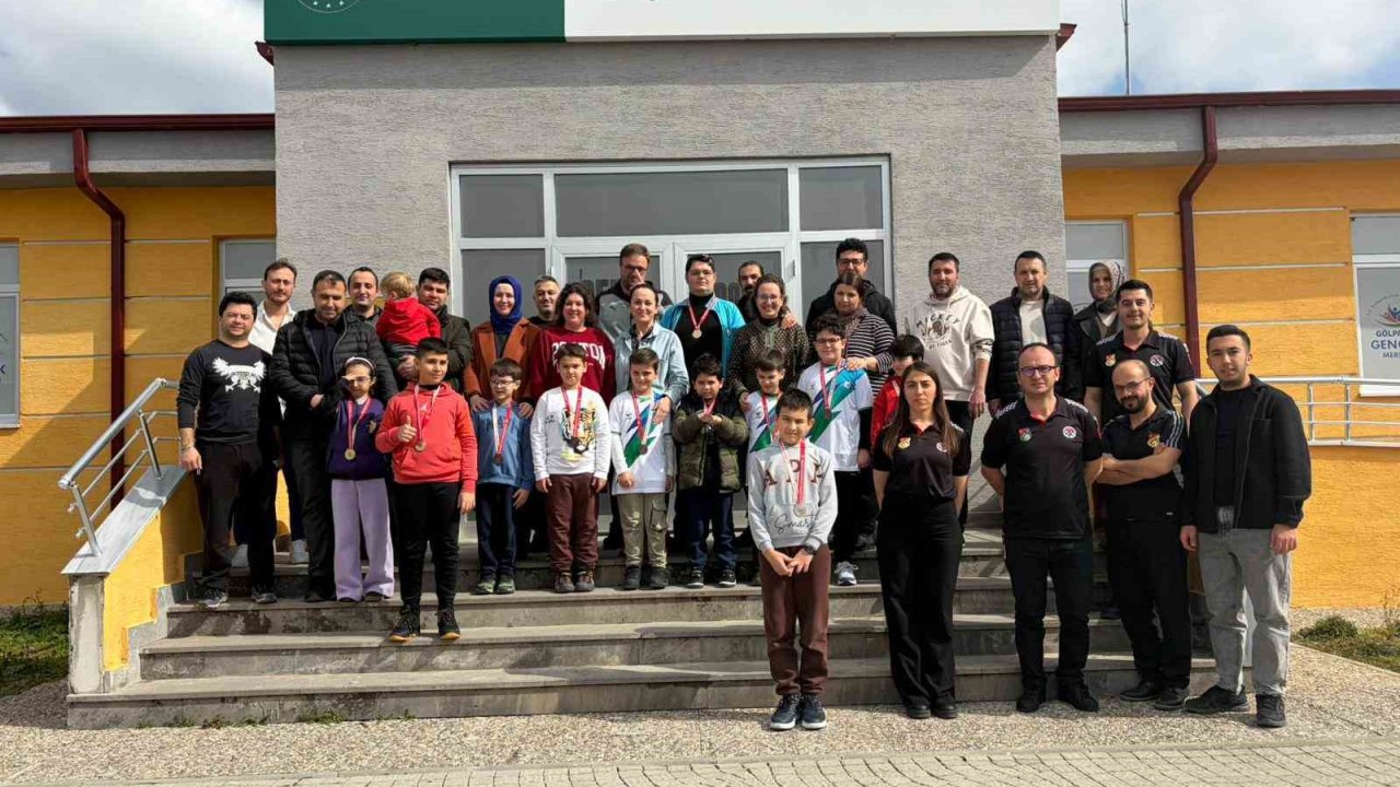 7’den 70’e ’Satranç Turnuvası’nda ter döktü