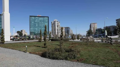 8 bin metrekarelik Dünya Kavşağı çevreci peyzajla yenilendi