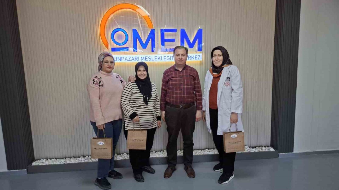 8 Mart Dünya Kadınlar Günü’nde öğretmenlerini ve çalışanlarını unutmadılar