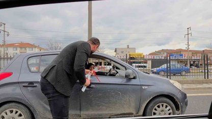 90 yaşındaki ninesiyle şiddete dikkat için Düzce’yi dolaştı