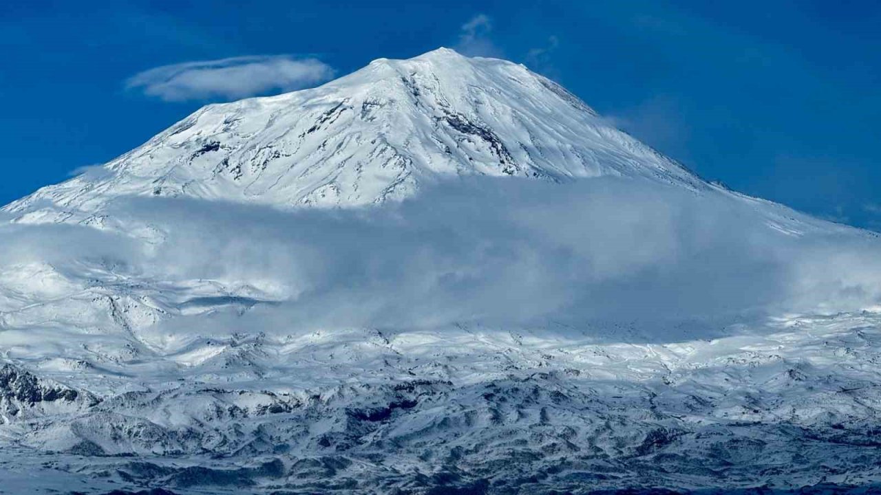 Ağrı Dağı ihtişamıyla göz kamaştırıyor