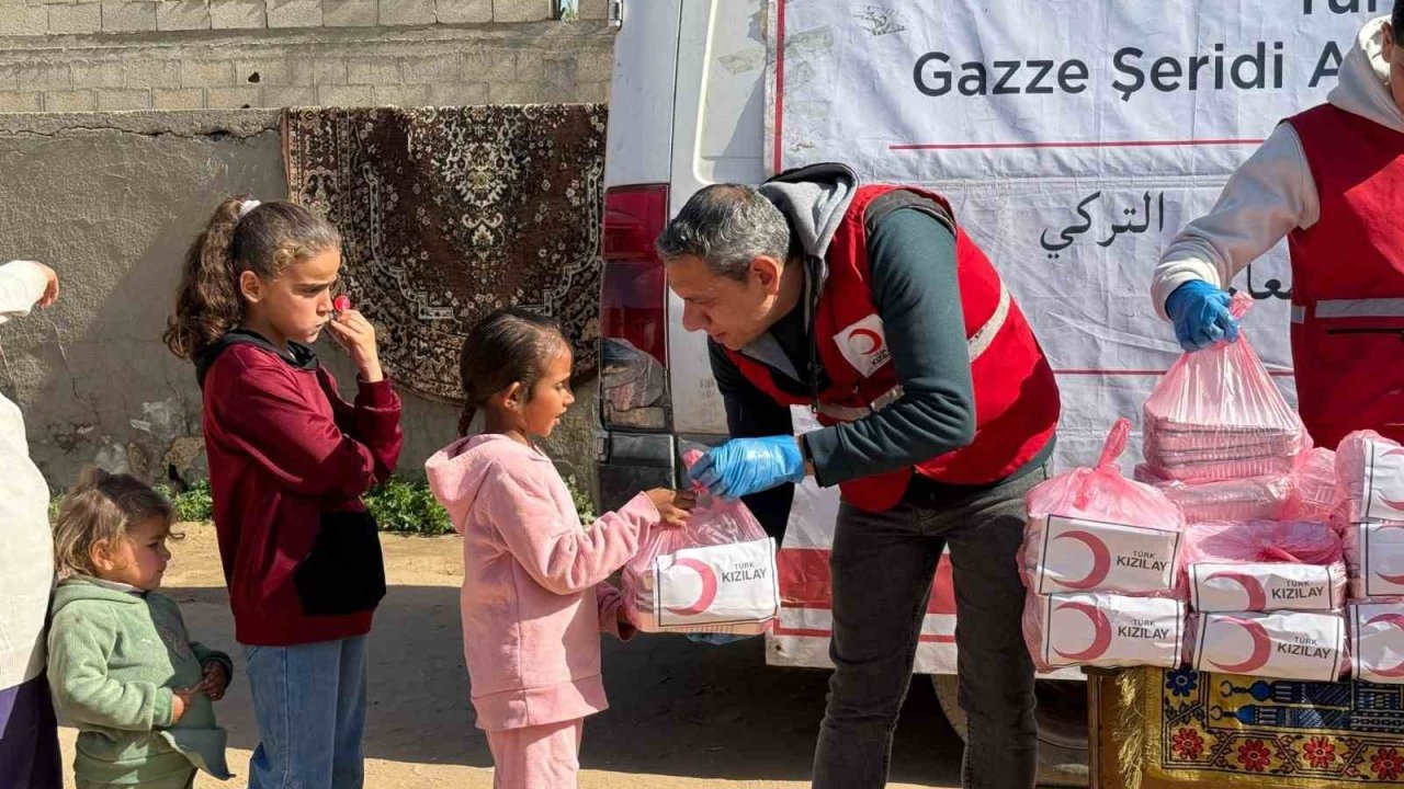 Ağrı’da öğrenciler Gazze için 650 bin lira bağış topladı