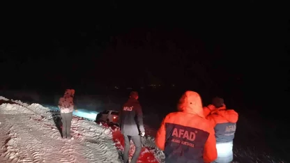 Ağrı’da tipi nedeniyle şarampole kayan araçtaki 2’si çocuk 4 kişi kurtarıldı