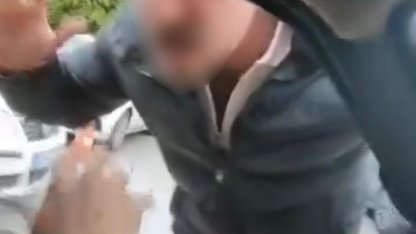 Ailesinin yanında saldırıya uğrayan sürücünün o anları kamerada