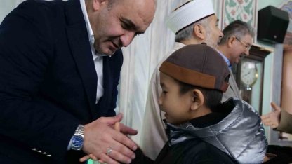 AK Parti İl Başkanı Gürhan Albayrak, Reşadiye Camii’nde vatandaşlarla bayramlaştı