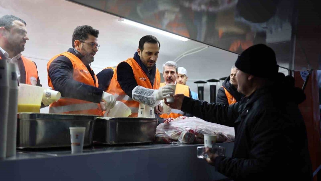 AK Parti İstanbul’dan her gün on binlerce kişiye çorba ikramı
