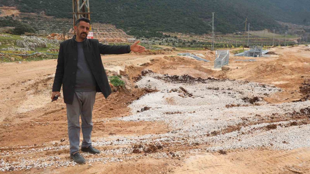 Akaryakıt karıştığı iddia edilen yağmur suyu birikintisinden su içen 43 küçükbaş hayvan telef oldu