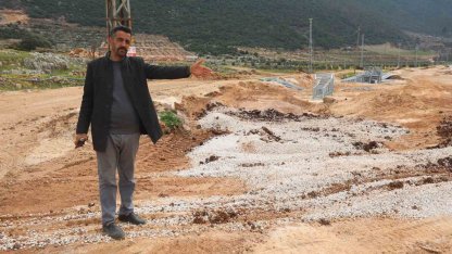 Akaryakıt karıştığı iddia edilen yağmur suyu birikintisinden su içen 43 küçükbaş hayvan telef oldu