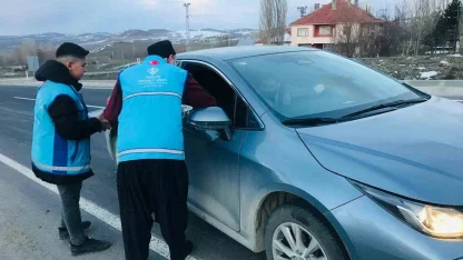 Akdağmadeni’nde yolculara ‘iftara 5 kala’ sürprizi