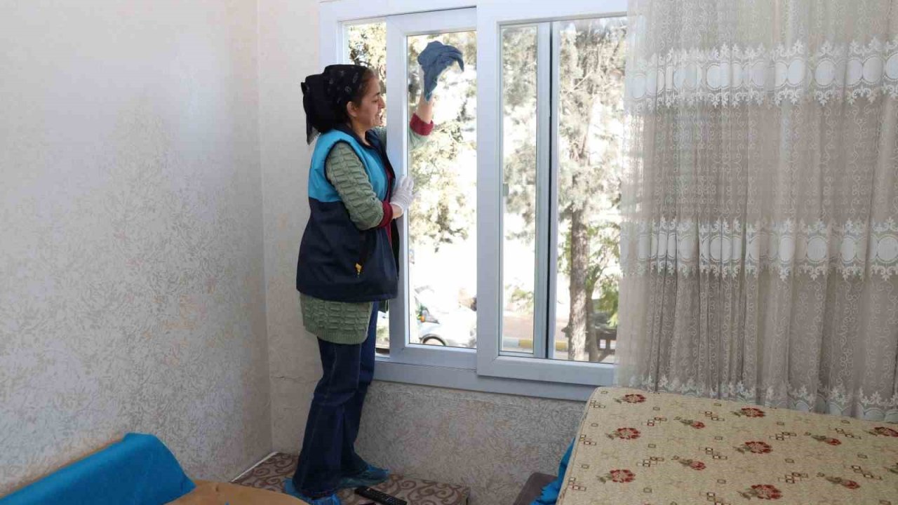 Akdeniz Belediyesi’nden ihtiyaç sahiplerine bayram temizliği desteği