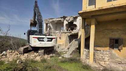 Akdeniz’de metruk binalar bir bir yıkılıyor