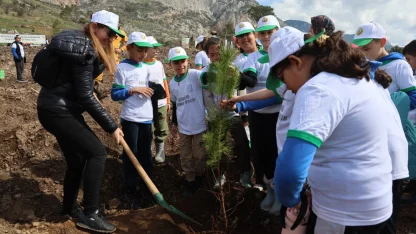 Akyaka’da yanan alan fidanlarla yeşeriyor