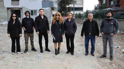 Aldıkları daireler yıllardır bitmeyen mağdurlar inşaat önünde eylem yaptı