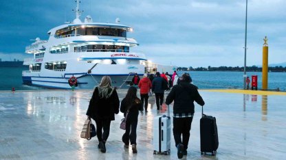 Aliaport Deniz Yolcu İskelesi’nde ilk sefer yapıldı