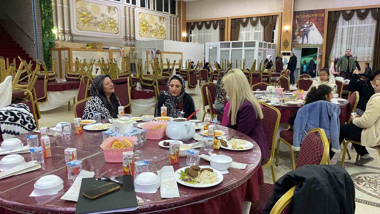 Altıntaş Kaymakamı Ayşegül Yıldırım, vatandaşlarla iftar sofrasında buluştu