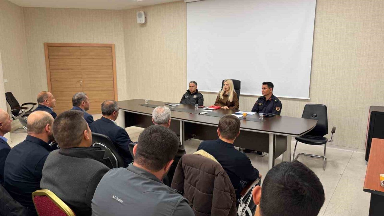 Altıntaş’ta muhtarlar toplantısı gerçekleştirildi